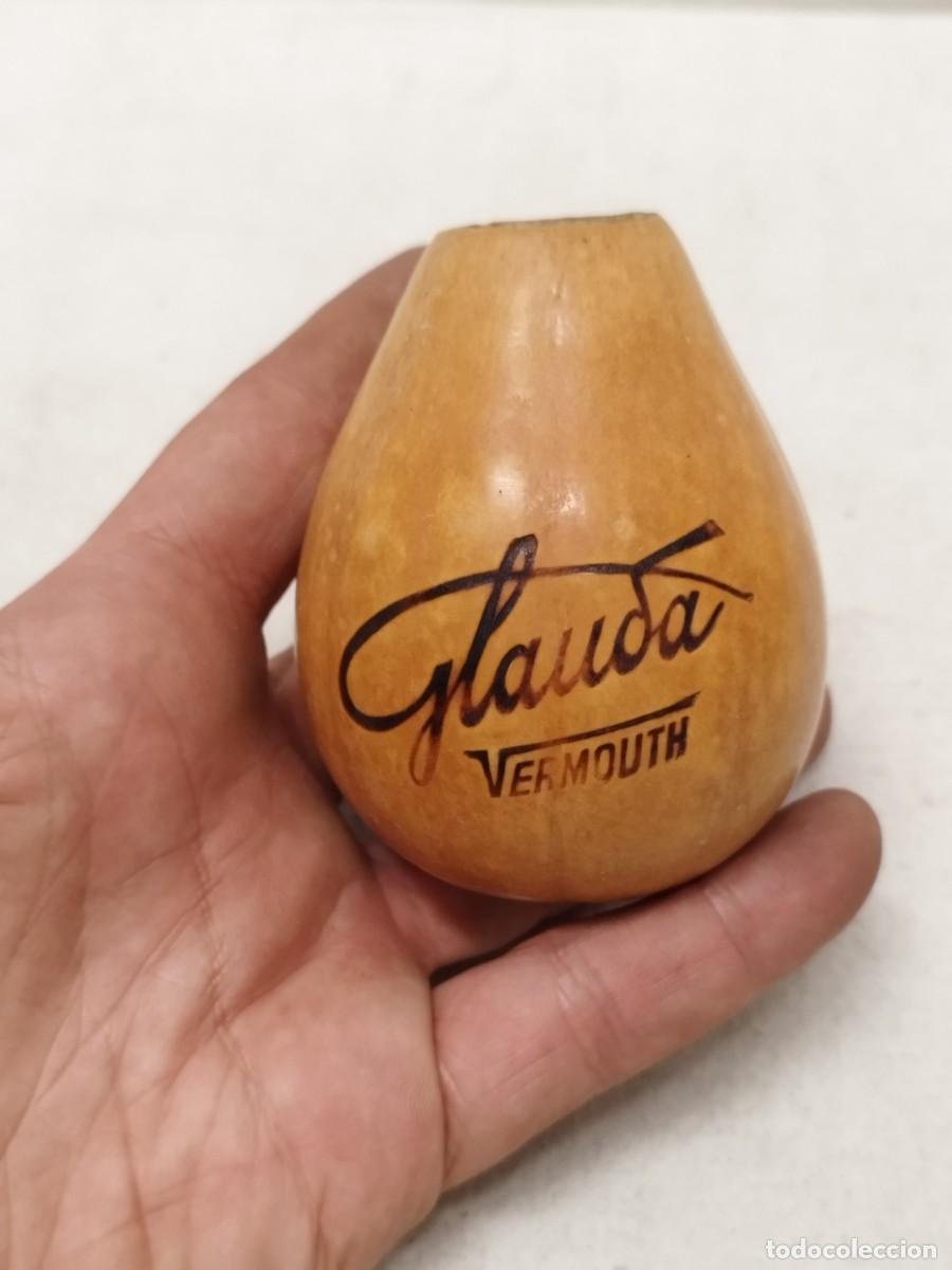 Arte: Antiguo Mate de calabaza tallada Glauda Vermouth.