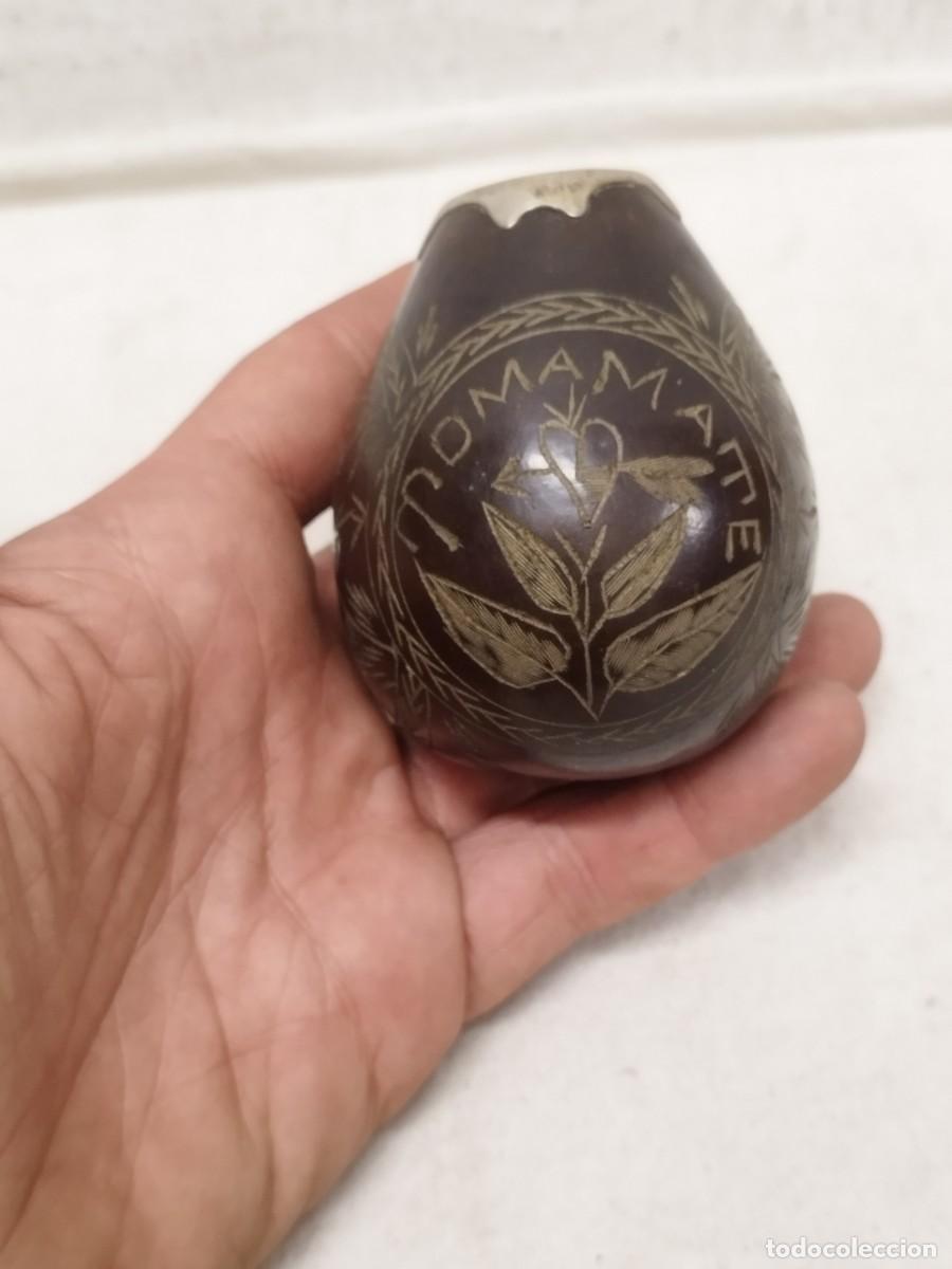 Arte: Antiguo Mate de calabaza Toma mate. Trabajada con acabados metalicos.