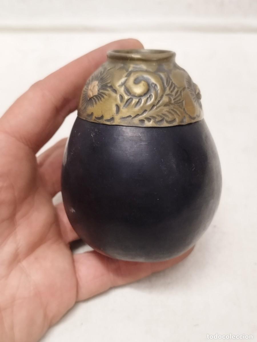 Arte: Antiguo Mate de calabaza. Con acabados de alpaca.