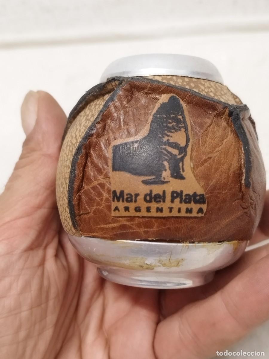 Arte: Antiguo Mate de calabaza recubierto de cuero, Lobo marino. Mar del plata Argentina.