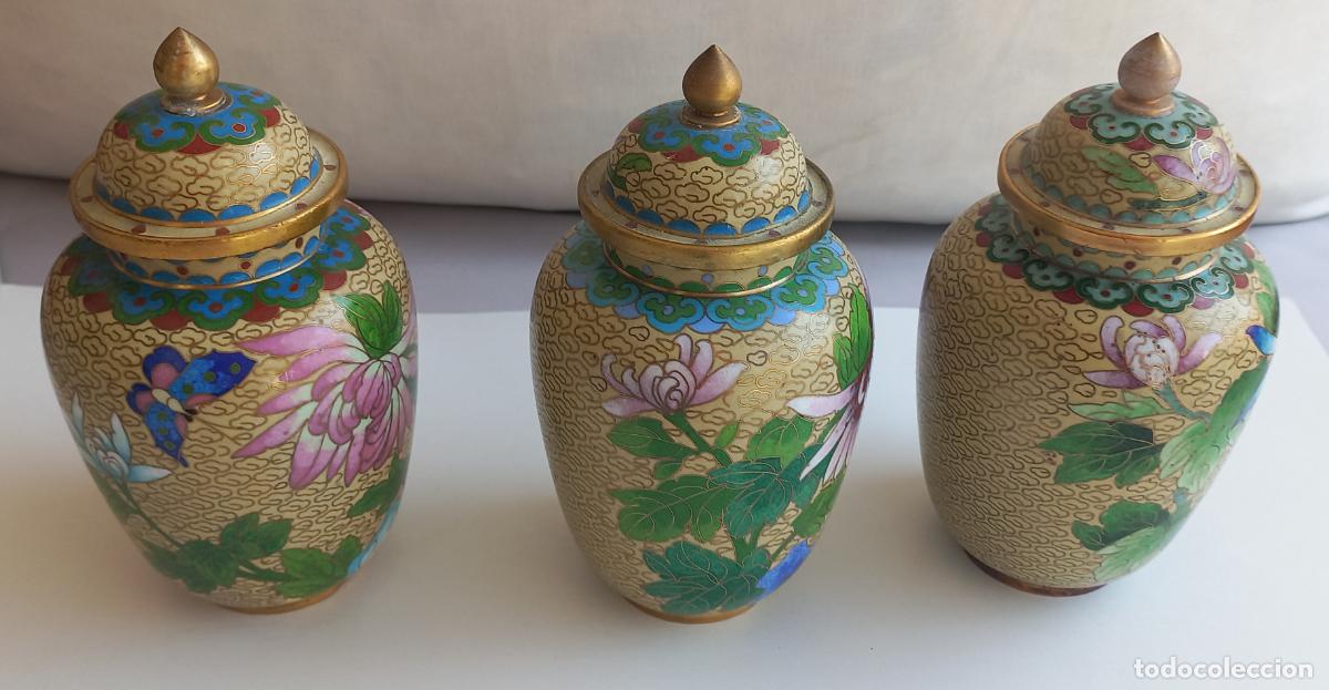 Arte: 3 tarros o tibores Chinos en bronce y esmalte cloisonn&eacute;.