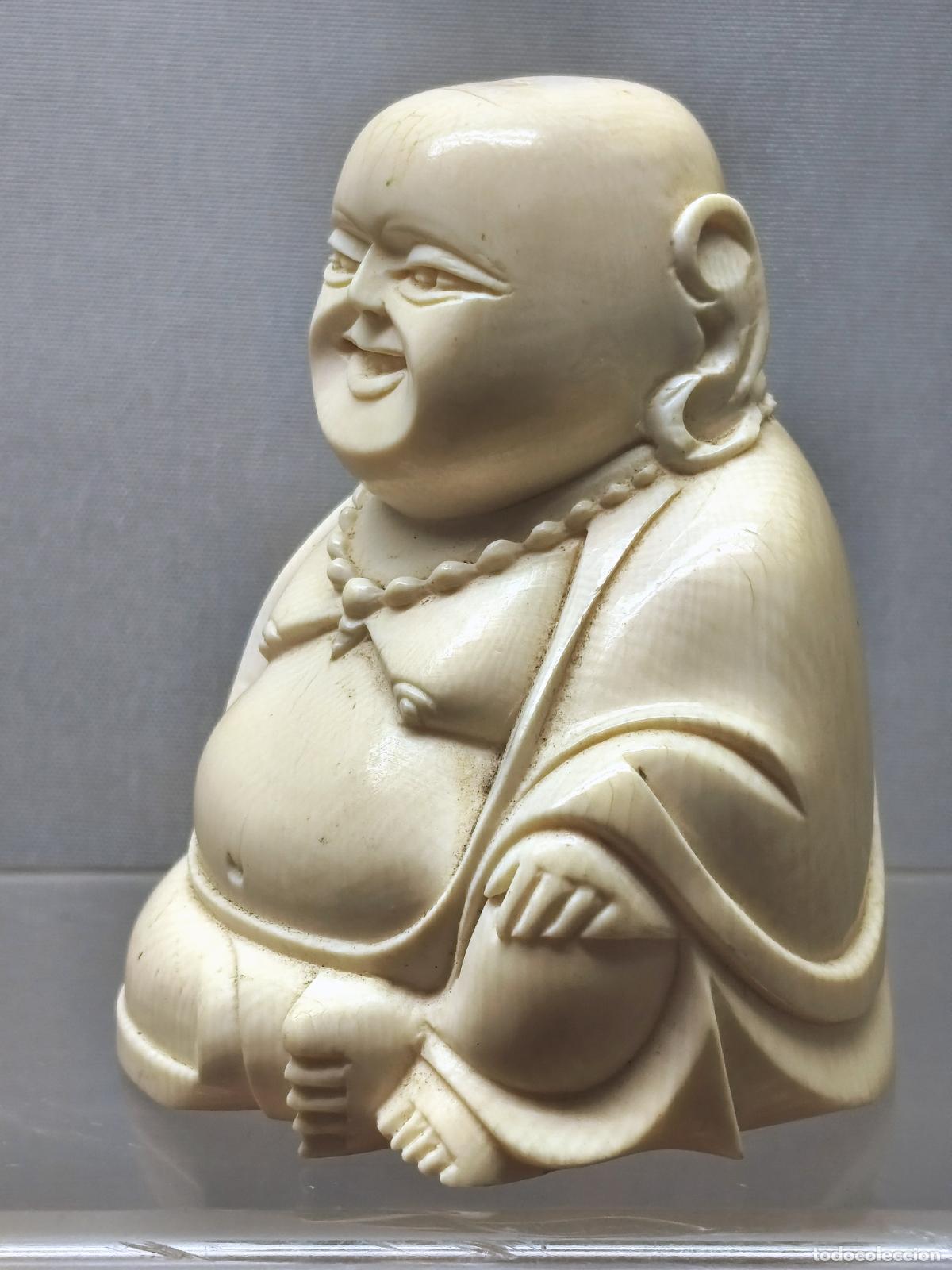 Arte: Antiguo Buda Jugoso &middot; Escultura tallada en hueso