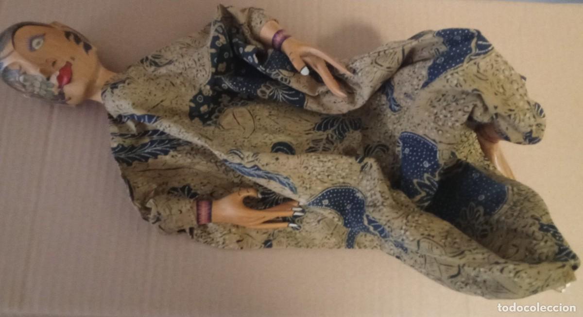 Arte: T&iacute;tere de Madera Wayang Golek Vintage - Estilo Art D&eacute;co y Ropa Batik