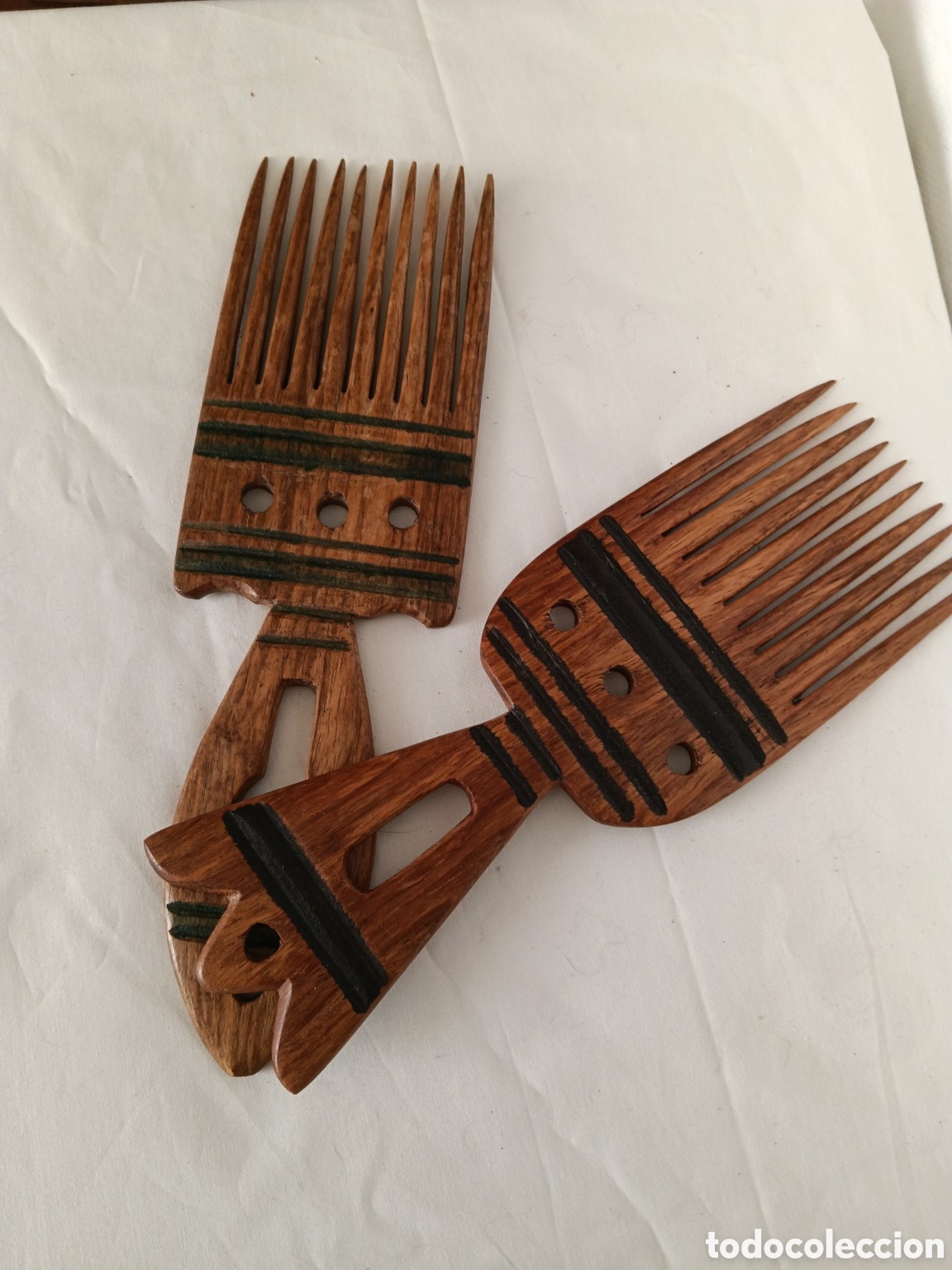 Arte: Pareja de peines vintage de madera tallada artesanal &ndash; decoraci&oacute;n geom&eacute;trica