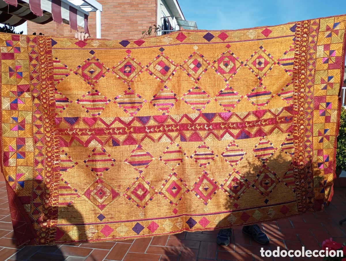 Arte: TAPIZ/COLCHA bordado/a sobre algod&oacute;n.