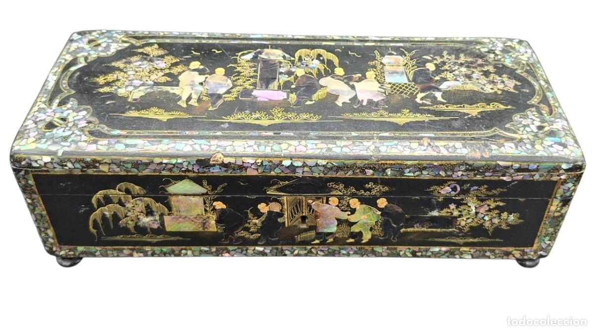 Arte: Caja de laca china decorada en oros, nacar y madreperla