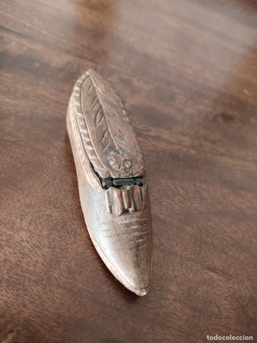 Art: Zapatito cajita tabaquera o de rap&eacute;. Origen Francia.
