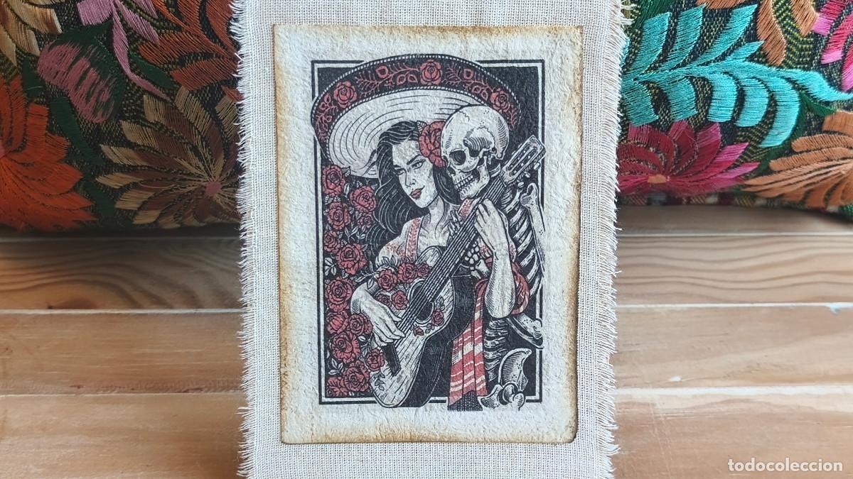 Arte: Arte mexicano en papel amate &ndash; Mujer con guitarra y calavera