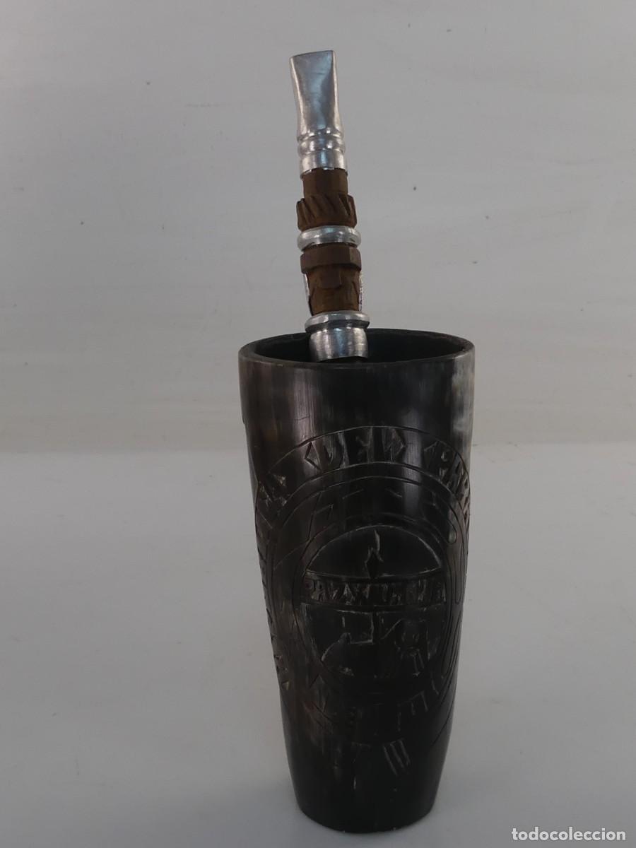 Kunst: TERERE VASO HECHO DE CUERNO