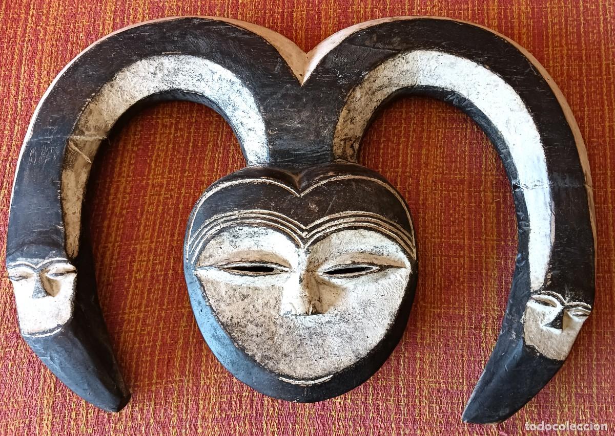 Kunst: MASCARA KWELE PIPIBUZE