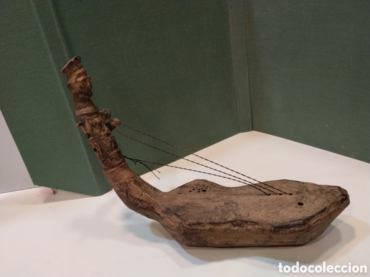 Arte: Antigua Arpa Arqueada Tradicional &rdquo;Kundi&rdquo; Antropomorfa - Etnias Mangbetu / Zande - R.D. del Congo