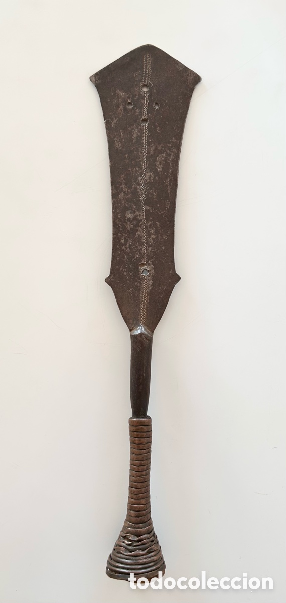 Kunst: Pu&ntilde;al tribal africano antiguo en hierro y cobre &ndash; &Aacute;frica Central &ndash; 31 cm