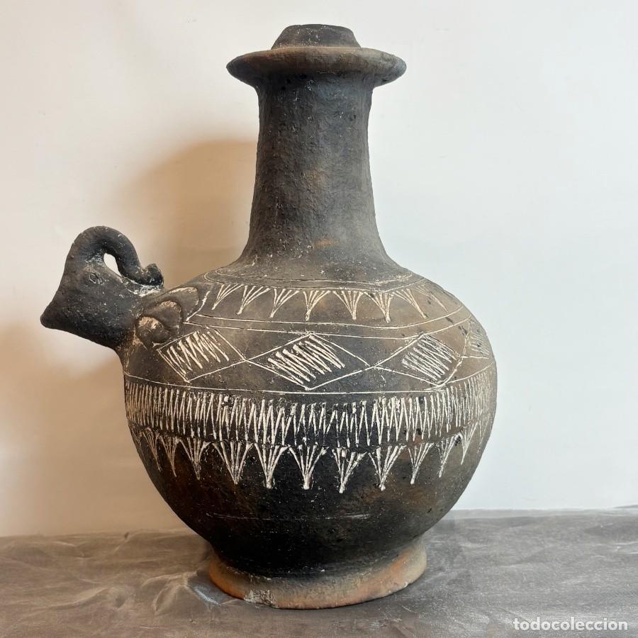 Arte: Vasija Antigua de Cer&aacute;mica Negra Peruana