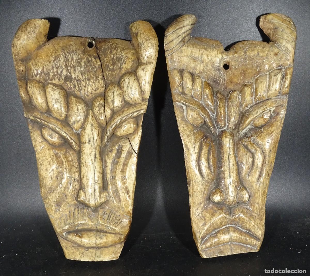 Kunst: LOTE DE 2 ANTIGUAS FIGURAS M&Aacute;SCARAS, TALLADAS EN HUESO, VER FOTOS