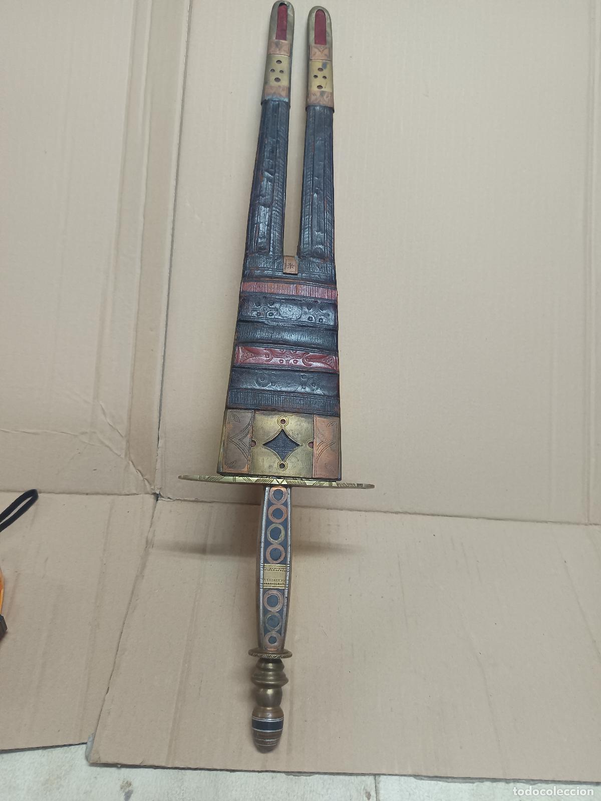 Arte: RARA ESPADA TUAREG HOJA BIFURCADA, CON SU FUNDA PRINCIPIOS SIGLO XX, NORTE DE AFRICA, ARTE ETNICO
