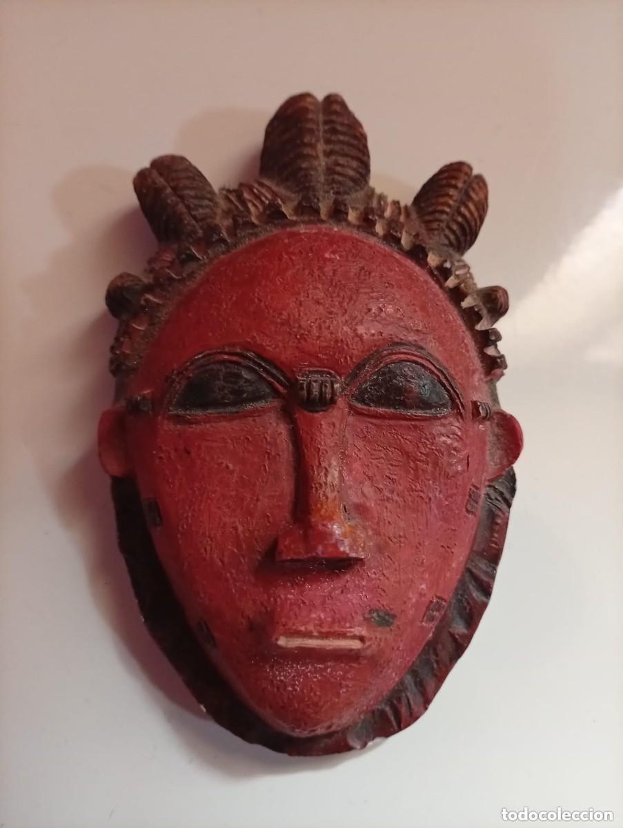 Arte: peque&ntilde;a mascara africana