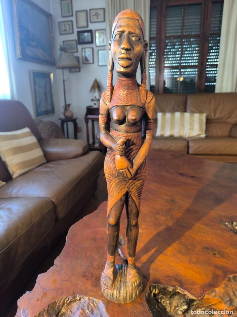 Arte: ESCULTURA TALLADA DE MADERA TROPICAL, DE MUJER AFRICANA ALTURA 60 CM