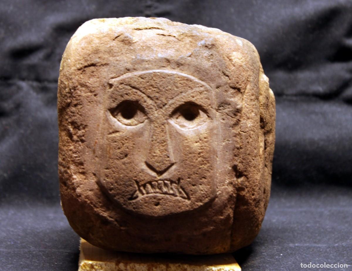 Arte: Cabeza prehisp&aacute;nica tallada sobre piedra