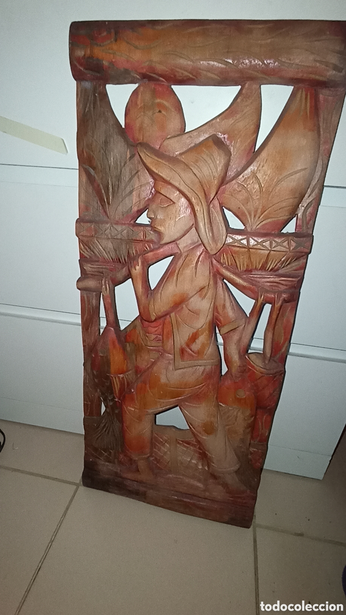 Arte: Antigua Talla / Plaf&oacute;n de Madera Maciza Tallada a Mano - Pescador &Eacute;tnico Gran Formato (70x33 cm)