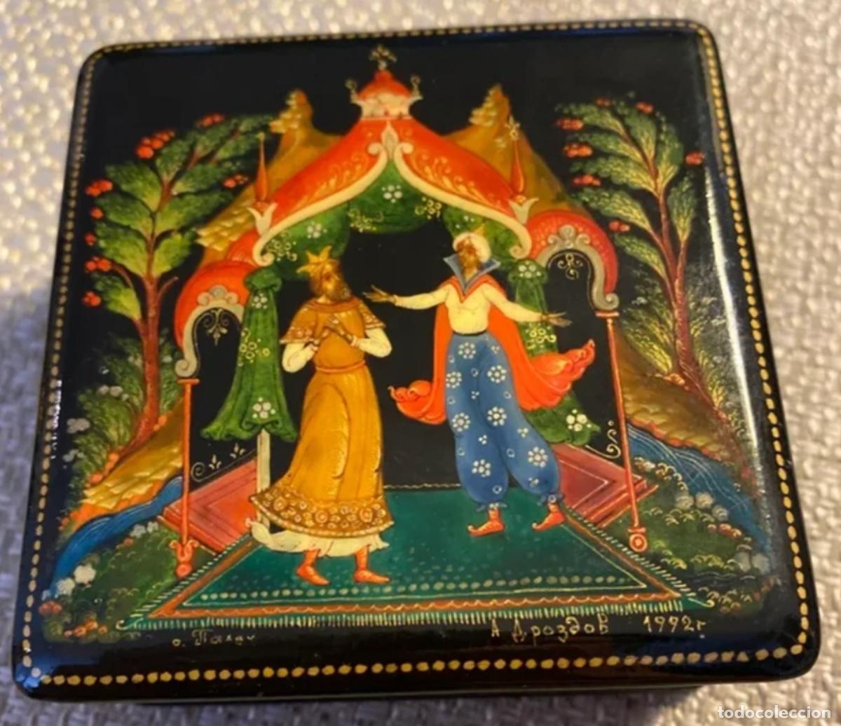 Arte: Caja rusa Palekh lacada pintada a mano 1992