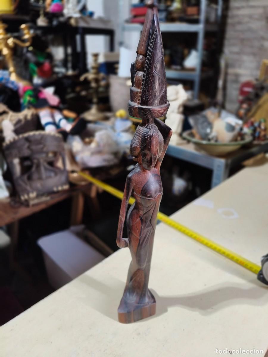 Arte: Porteuse d eau art Makonde Mozambique &eacute;b&egrave;ne 1950
