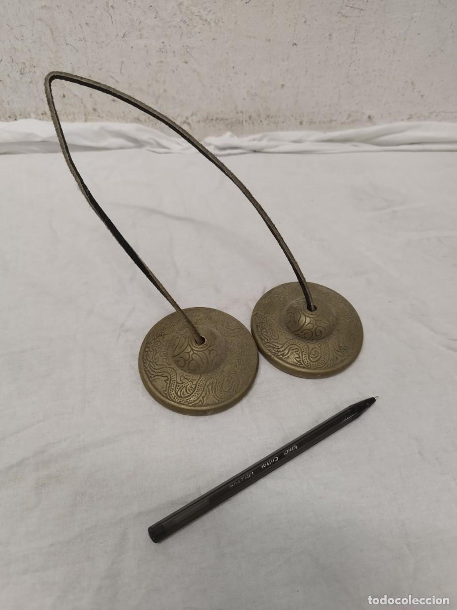 Arte: Tingshas o platillos tibetanos de lat&oacute;n o bronce.