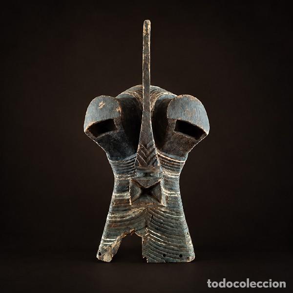 Arte: M&aacute;scara africana etnia Songye Kifwebe (Congo)