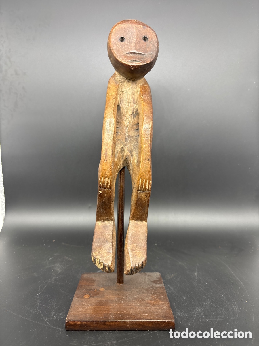 Kunst: Figura africana con peana