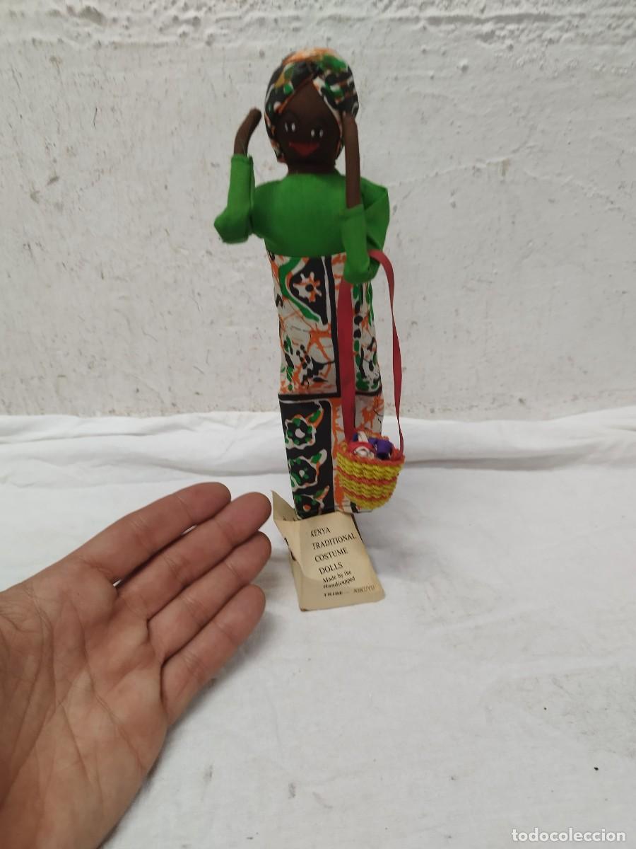 Arte: Antigua Mu&ntilde;eca de Trapo Africana - Artesan&iacute;a Tradicional de Kenia con Etiqueta Vintage.