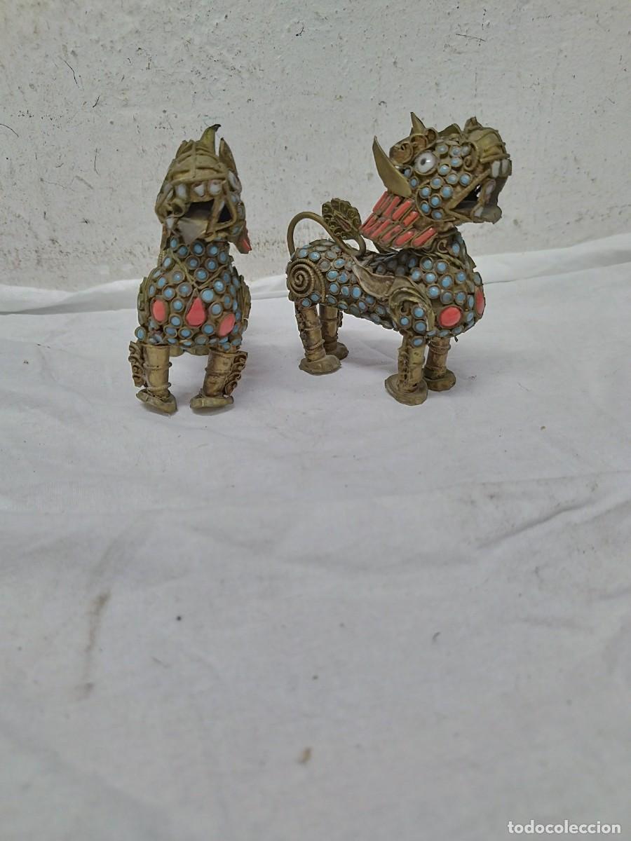 Arte: Pareja de Perros Foo / Leones de las Nieves Tibetanos en Lat&oacute;n. Con incrustaciones. Caja medicinal?