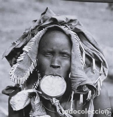 Arte: ARTE &Eacute;TNICO AFRICANO. PLATO / PLACA LABIAL MUJERES MURSI. ETIOP&Iacute;A. &Aacute;FRICA.