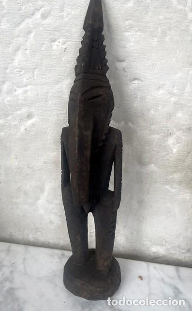 Arte: Totem ancestral de Papua Nueva Guinea. 125 x 14 cm