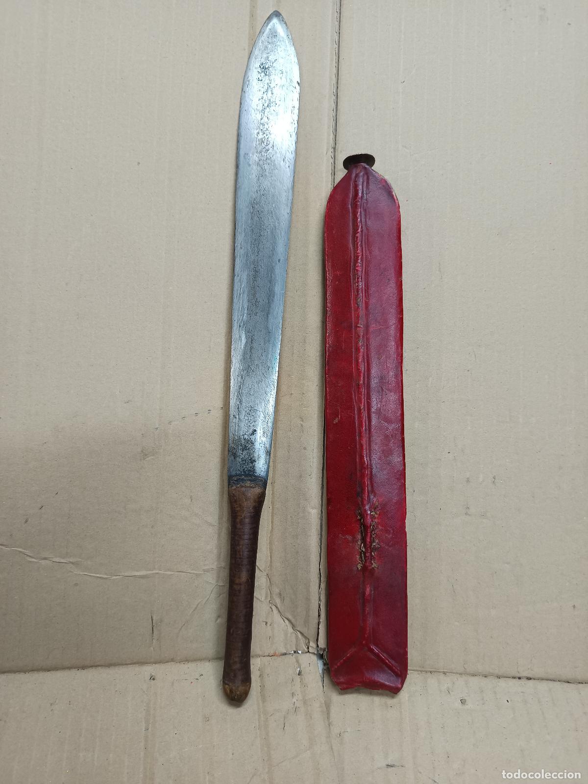 Arte: CUCHILLO MASAI CON FUNDA DE MADERA Y PIEL DE CABRITO,. Kenya y Tanzania, 41 cm. Africa. ARTE ETNICO