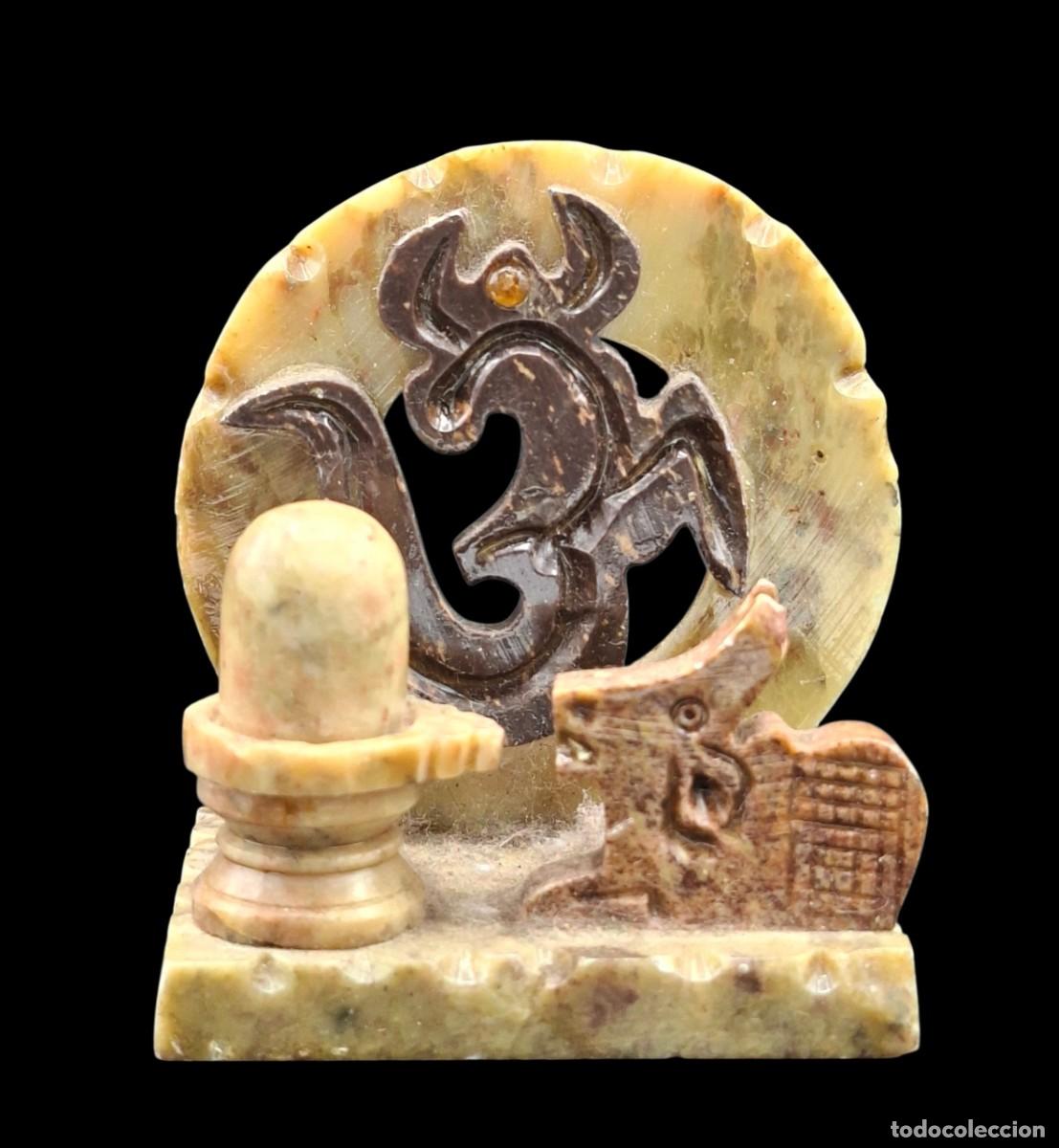 Arte: Lingam escultura devocional tallada en esteatica del dios Shiva