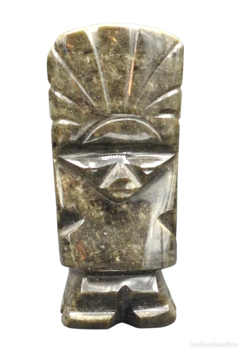 Arte: Figura de estilo prehispanico tallada en obsidiana