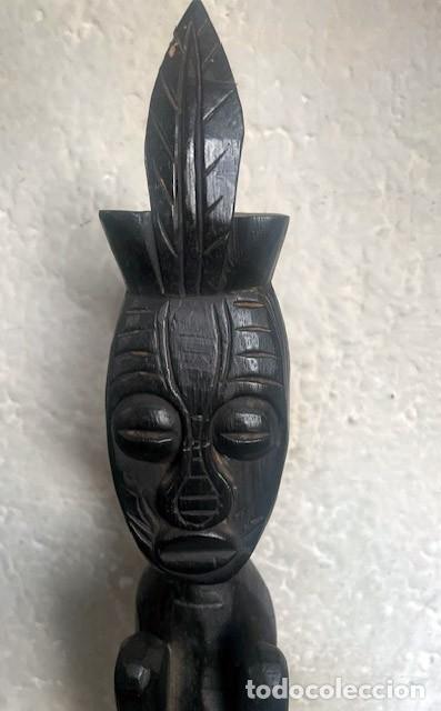 Arte: Estatua / Figura femenina de madera tallada estilo Tribal (&Eacute;tnico)