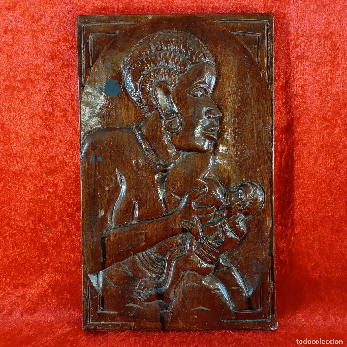 Kunst: RELIEVE EN MADERA - MADRE AFRICANA DANDO PECHO A SU HIJO - ARTE AFRICANO - &Eacute;TNICO &Aacute;FRICA - 35 CM