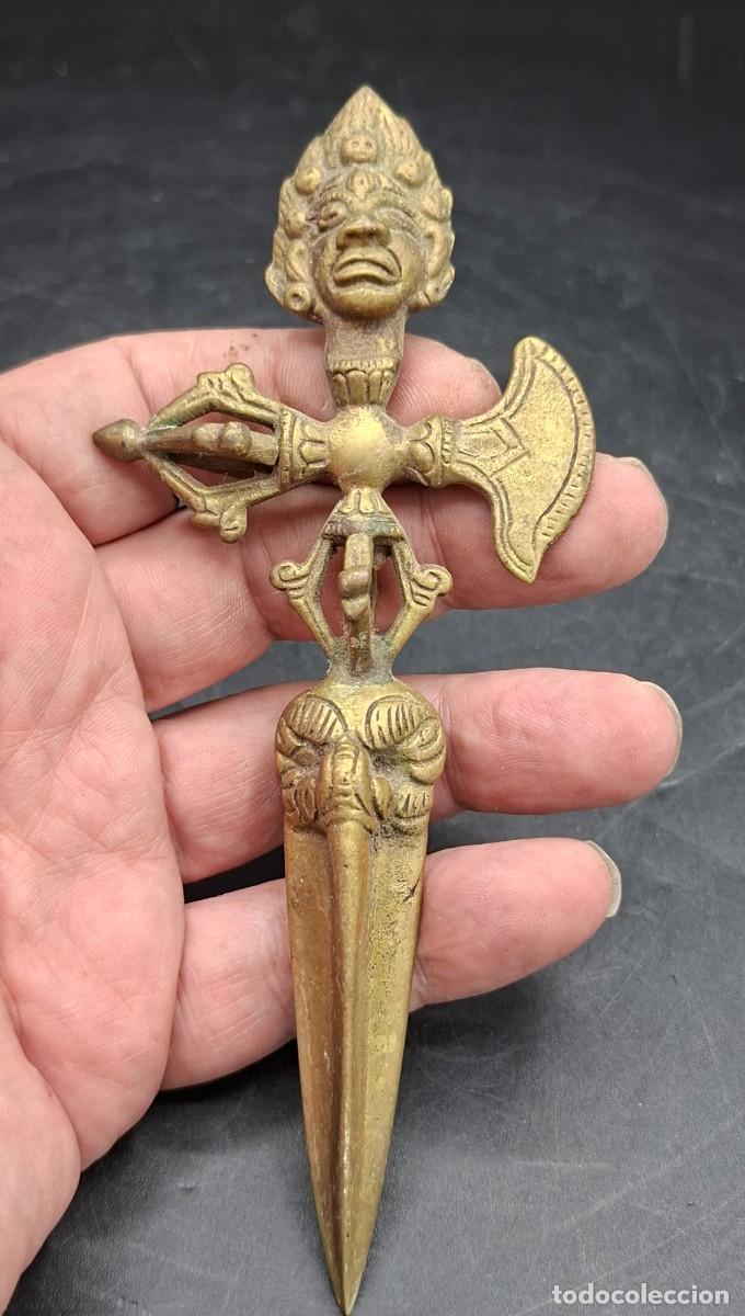 Kunst: Hacha daga ritual tibetana hibrida en bronce
