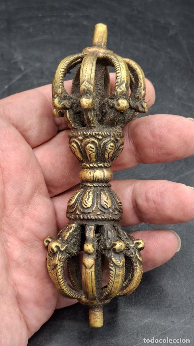 Kunst: Vajra o Dorge tibetano en bronce de ritual budista