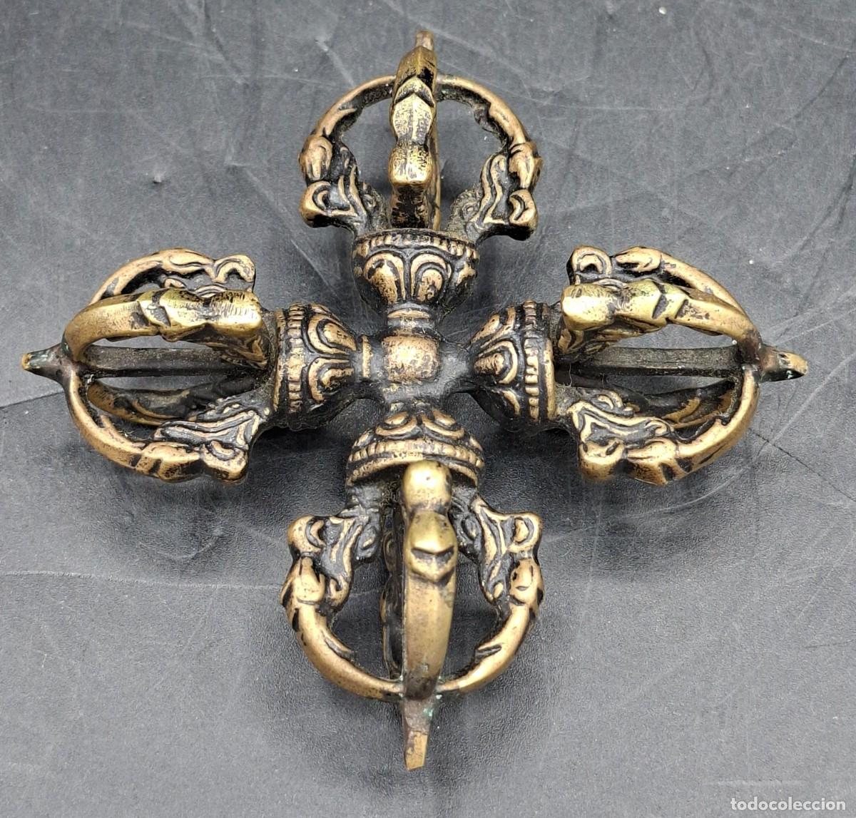 Kunst: Vishvavajra o Doble Dorje para ritual budista.