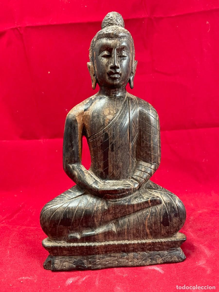 Arte: Buda sentado en meditaci&oacute;n &ndash; Escultura oriental tallada a mano en madera noble, 22 cm