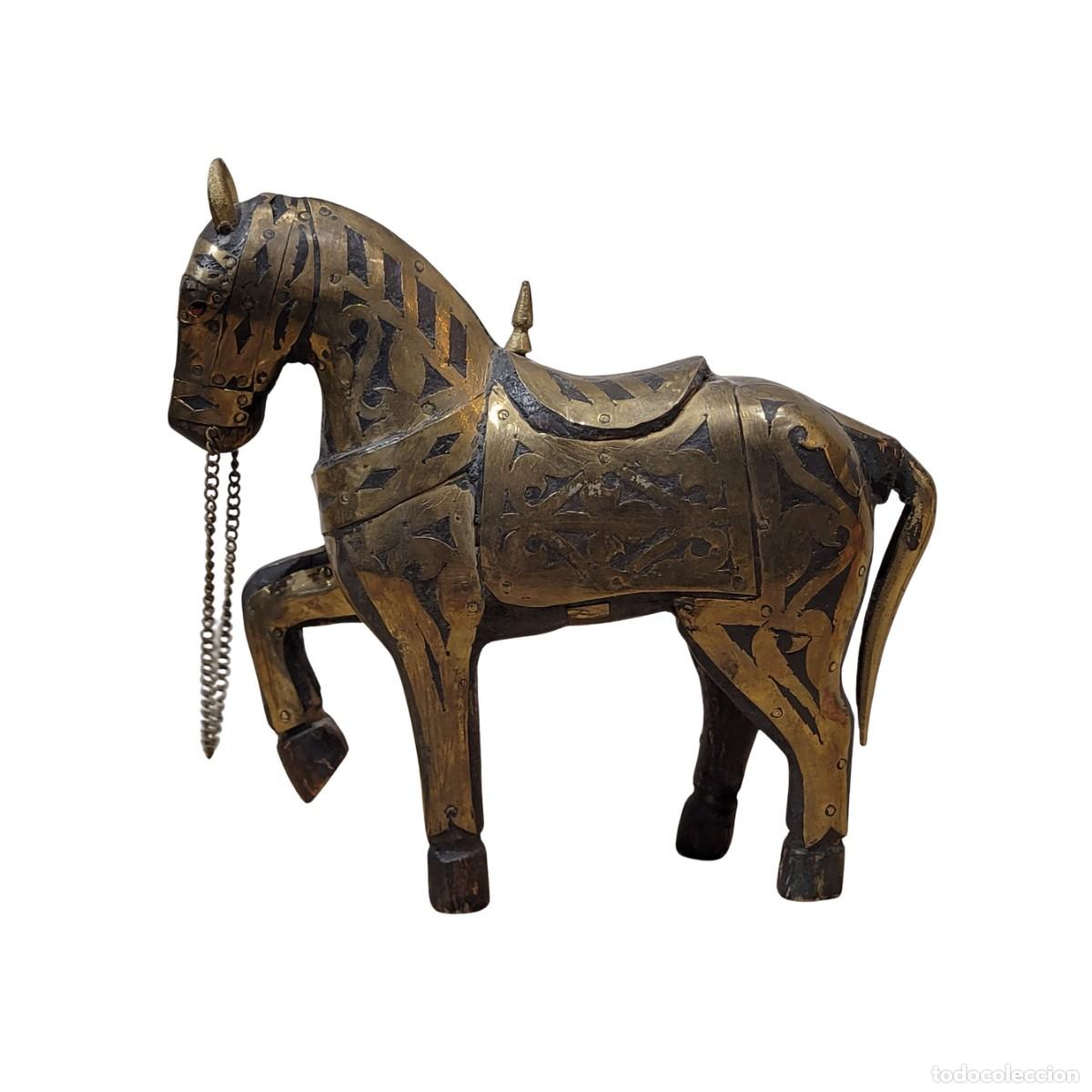 Arte: Figura &rdquo;Caballo / Rajasthani war horse&rdquo;, Madera y lat&oacute;n, s. XX - India