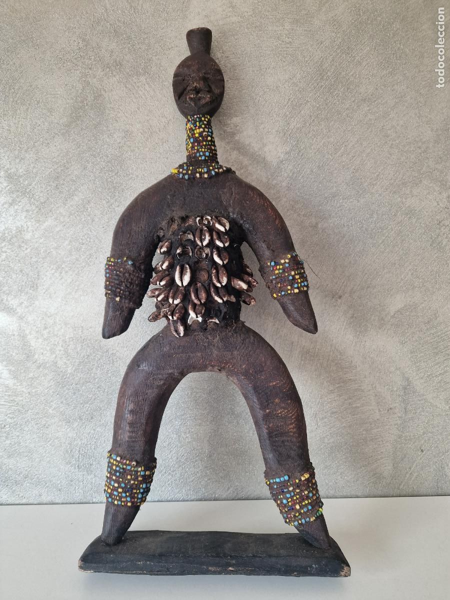Arte: MU&Ntilde;ECA DE FERTILIDAD ETNIA NAMJI