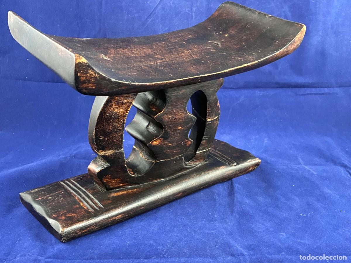 Arte: Reposacabezas africano antiguo de madera tallada. Arte &eacute;tnico. 26 cm, restaurado