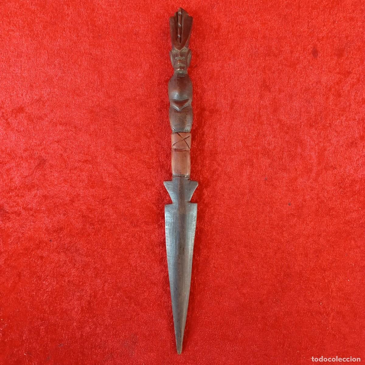 Arte: ANTIGUA DAGA PHURBA - ESTILO TIBETANO - TALLADA EN MADERA - ULTILIZADO EN RITUALES - 30,5 CM LARGO