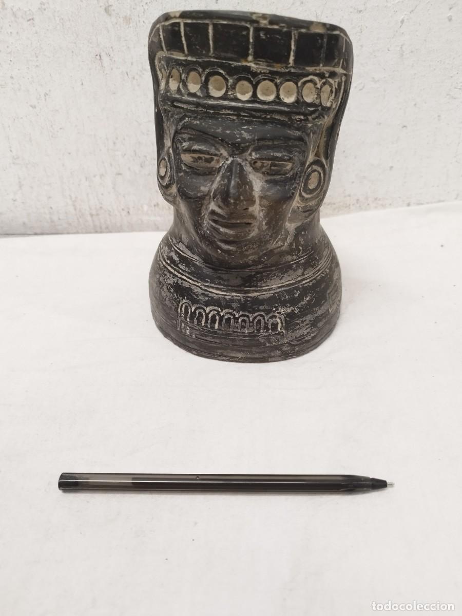 Arte: Vasija o escultura de cer&aacute;mica forma de cabeza. Tipo precolombina de mediados mediados sg. XX.