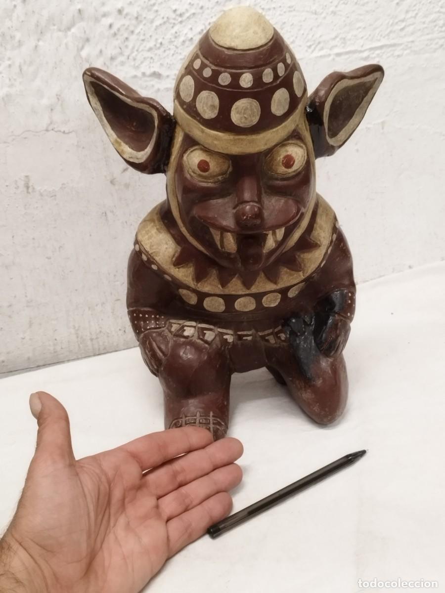 Arte: Antigua escultura de cer&aacute;mica. Reparaciones vijas, Tipo precolombina de mediados mediados sg. XX.