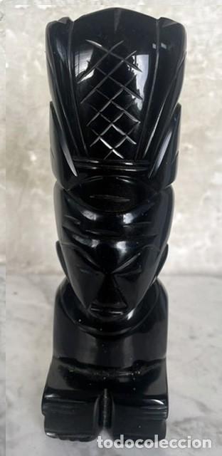 Arte: Guerrero azteca tallado en obsidiana