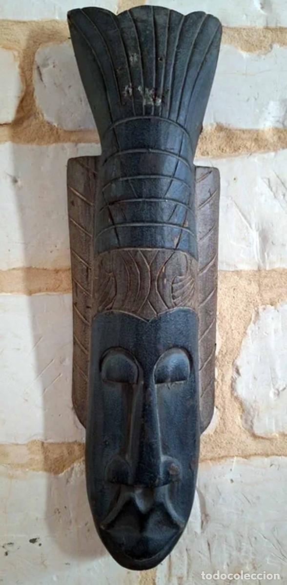 Arte: Mascara decorativa de madera. 50 x 13 cm.