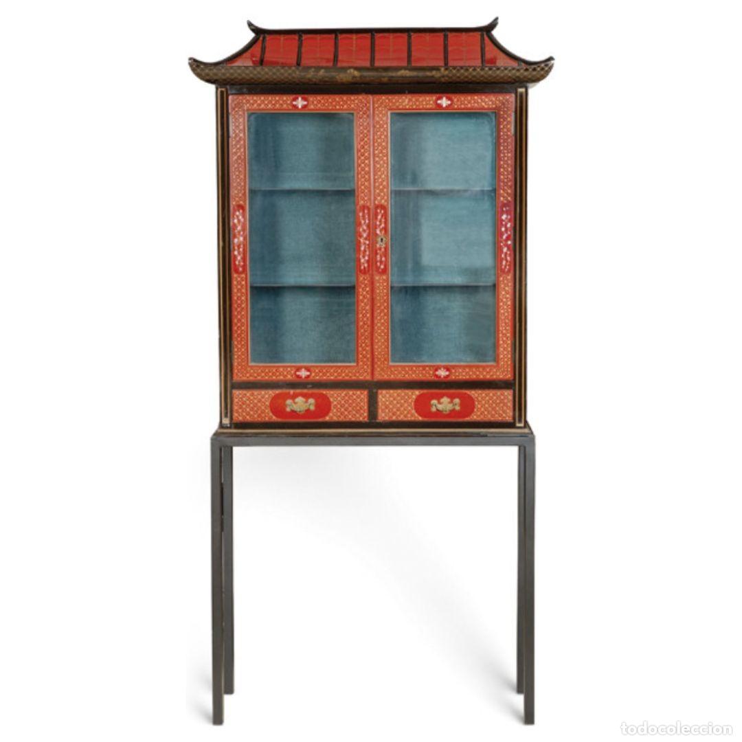 Arte: Armario-librer&iacute;a / cabinet en forma de pagoda, laca china, p. s. XX &ndash; China
